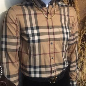 💃💥Sale💥💃Burberry Signature Plaid Gold and Black Shirt
